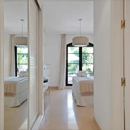 Daire Arqueros Luxury - Private Garden & Pool *