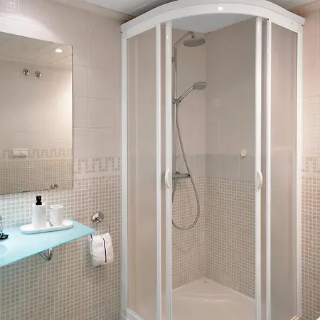 Daire Arqueros Luxury - Private Garden & Pool