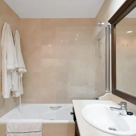 Daire Arqueros Luxury - Private Garden & Pool *