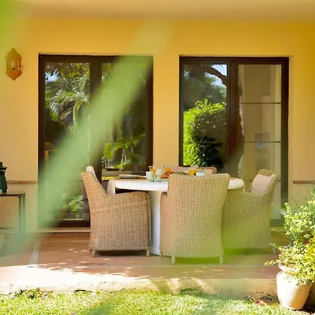 Daire Arqueros Luxury - Private Garden & Pool