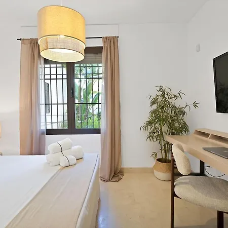 Daire Arqueros Luxury - Private Garden & Pool